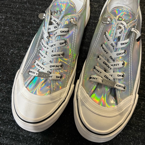 DKNY sneakers never worn! Size 9 - Picture 2 of 6
